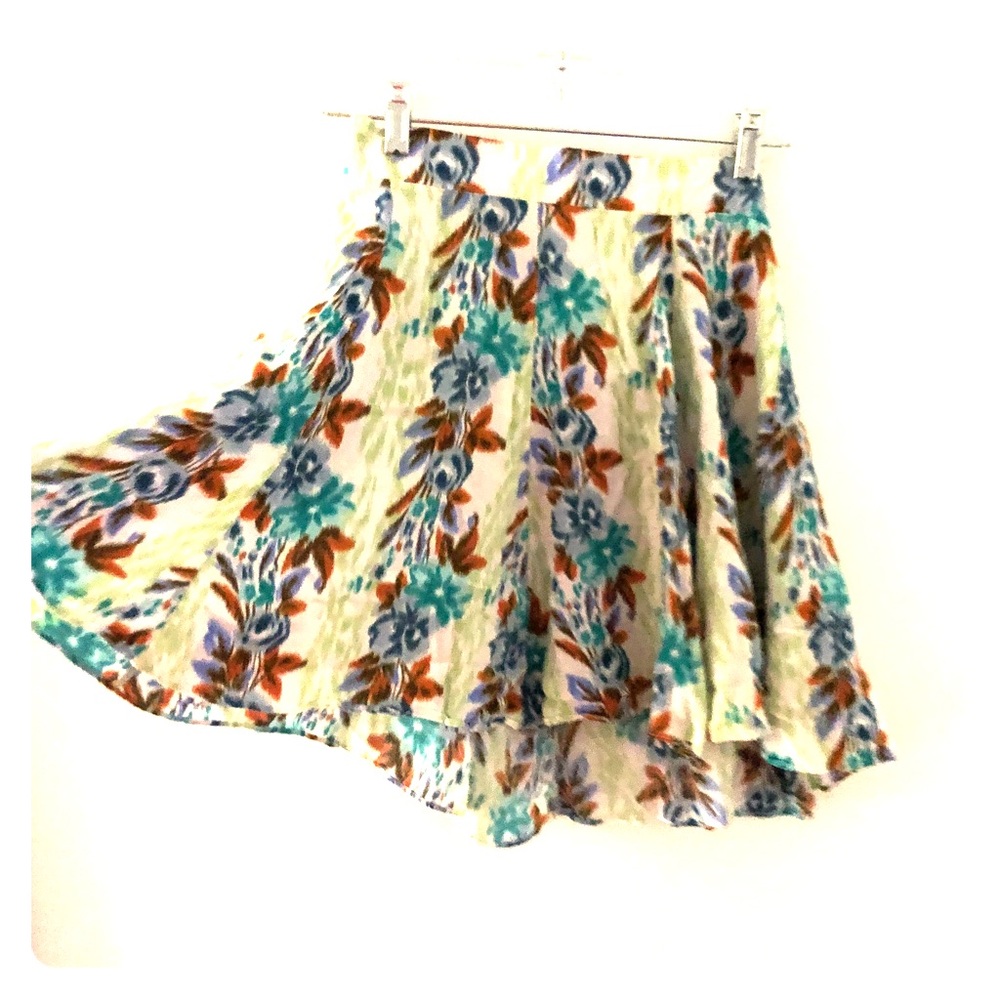 Cute, worn, above the knee flowy skirt.